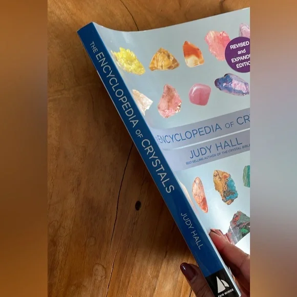 Encyclopedia of crystals metaphysical hippie witchy - Picture 4 of 5